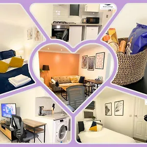 Apartment February Bliss Special, Unwind In Style With Our Exclusive Sa Promo, Book Now, London