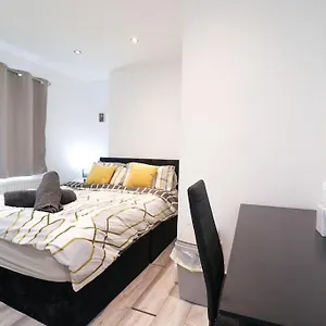 Apartment Den & Short Lets Greenwich - 3 Bed House, London